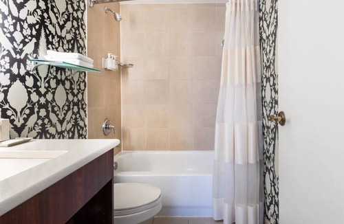 Historic District Hotel | Charming Downtown Hotel Room w/Vintage Character + Historic Site