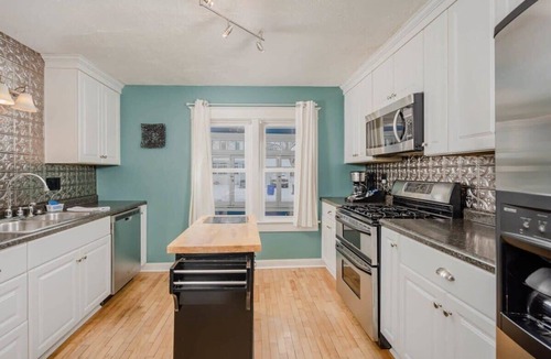 Appleton House | Charming Downtown House w/Yard & Free Parking