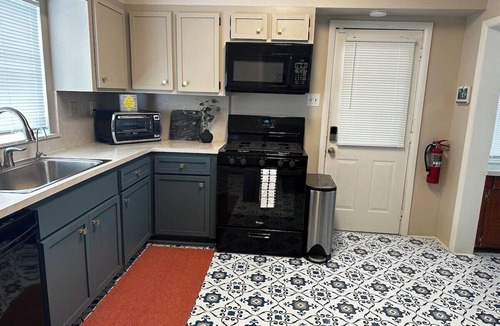 Mount Dora House | Charming Downtown Lower Level Duplex Historic Home