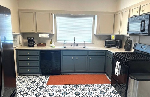 Mount Dora House | Charming Downtown Lower Level Duplex Historic Home