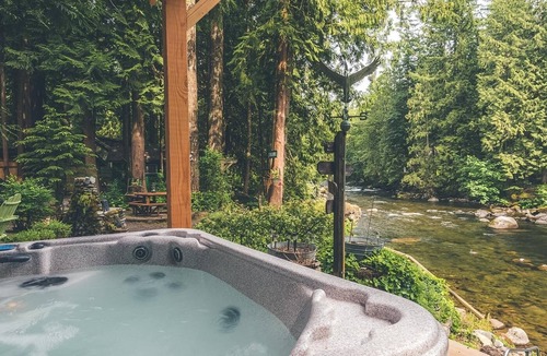 Brightwood Cabin | Charming Dream Catcher Cabin, riverfront, fireplace, hot tub, BBQ, dogs welcome