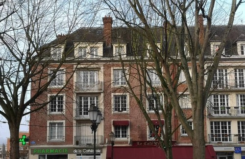 Lisieux Apartment | Charming duplex 140 m² 6 travelers hyper Center opposite Saint-Pierre Cathedral