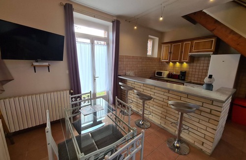 Lorcy Apartment | Charming duplex with parking and Wi-Fi near Montargis