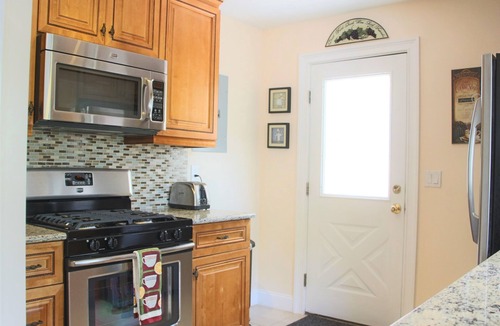 Greenwich House | Charming duplex with private yard. Close to the beach, dining & shopping!