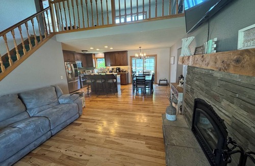 Oshkosh House | Charming EAA air venture venture 3-bedroom house with AC in Oshkosh