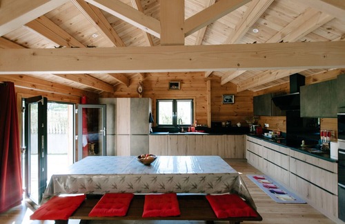 Le Thor House | Charming ecolodge with private access to the river