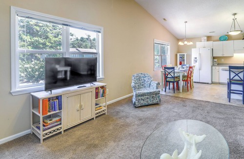 Emerald Isle House | Charming Emerald Isle Escape < 1 Mi to Beach!