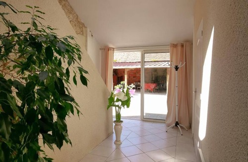 Descartes Cottage | Charming Family-Friendly Cottage in Descartes - All Inclusive, Close to Top Tourist Sites