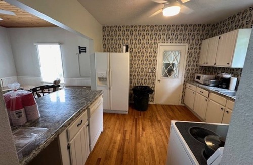 Spring Valley House | Charming farmhouse with 4 bedrooms and WiFi, AC near Spring Valley