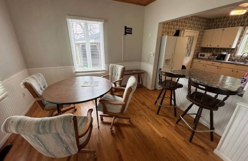 Spring Valley House | Charming farmhouse with 4 bedrooms and WiFi, AC near Spring Valley