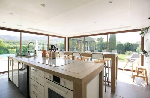 Cheval-Blanc Villa | Charming Farmhouse with Private Pool & Stunning Luberon Views