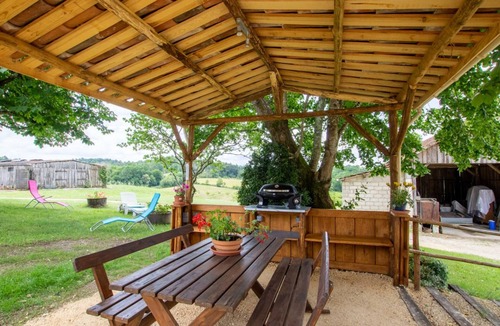 Cornille Cottage | Charming Farmhouse Retreat with Modern Amenities, Near Périgueux and Nature Trails
