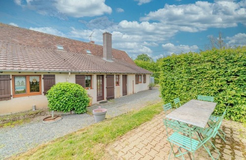 Gueugnon House | Charming farmhouse with swimming pool - calm & nature