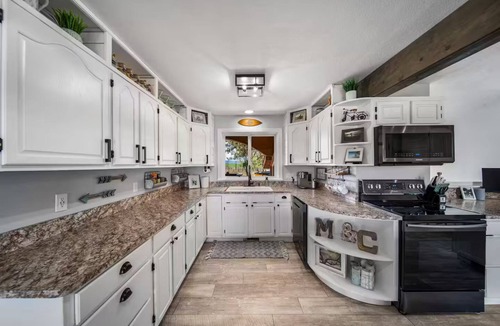 Durango House | Charming Farmhouse with Mountain Views!