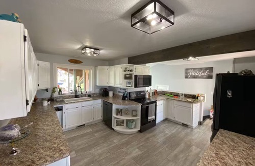 Durango House | Charming Farmhouse with Mountain Views!
