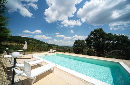 Gualdo Cattaneo Apartment | CHARMING FLAT IN A LOVELY HILLTOP VILLA WITH POOL