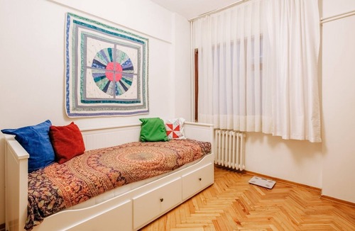 Osmanbey Apartment | Charming Flat w Balcony 3 min to Citys Nisantasi