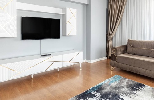 Sisli Apartment | Charming Flat w Balcony, 10 min to Cevahir Mall