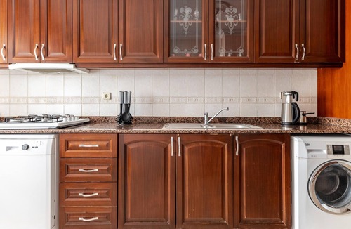 Sisli Apartment | Charming Flat w Balcony, 10 min to Cevahir Mall