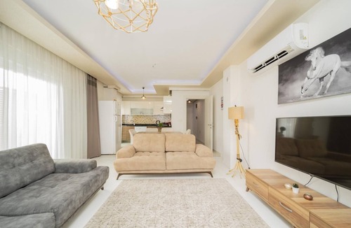 Eski Lara Apartment | Charming Flat w Balcony 3 min to Beach