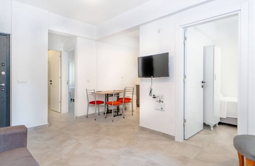 Turgutreis City Center Apartment | Charming Flat w Terrace 3 min to Beach in Bodrum