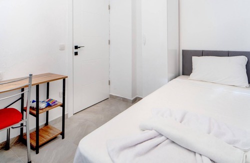 Turgutreis City Center Apartment | Charming Flat w Terrace 3 min to Beach in Bodrum