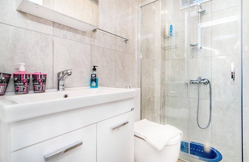 Turgutreis City Center Apartment | Charming Flat w Terrace 3 min to Beach in Bodrum