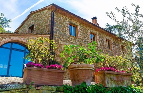 Monte San Savino Apartment | Charming flat with private parking
