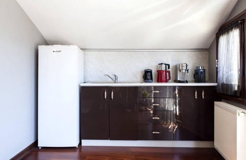 Yenikoy Mahallesi Apartment | Charming Flat with a Lovely Terrace in Yenikoy