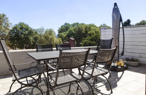 Yenikoy Mahallesi Apartment | Charming Flat with a Lovely Terrace in Yenikoy
