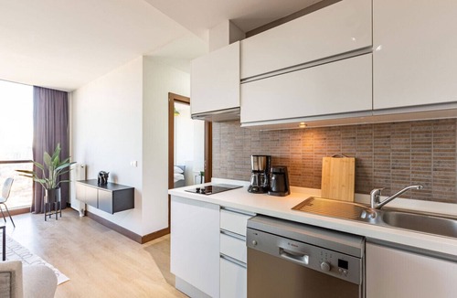 Atasehir Apartment | Charming Flat with Gorgeous City View in Atasehir