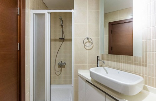 Atasehir Apartment | Charming Flat with Gorgeous City View in Atasehir