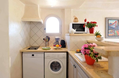 Lecci Apartment | Charming flat with its feet in the water