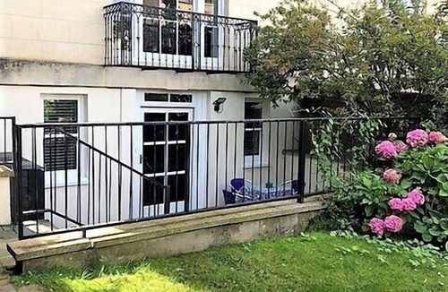 Clifton Apartment | Charming flat with private patio in Clifton