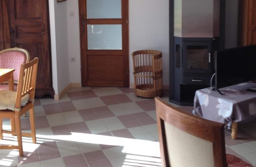 Bourg-sur-Gironde Apartment | Charming flat with terrace on an organic chateau property just outside Bordeaux