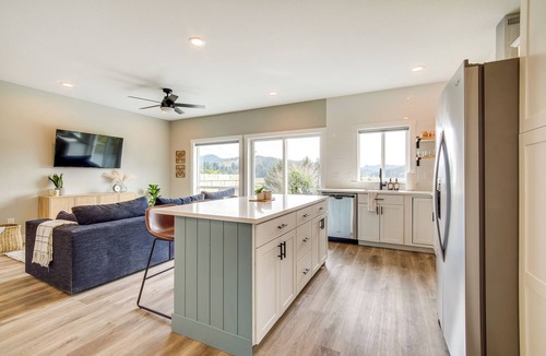 Florence Cottage | Charming Florence Home w/Fire Pit & River Views!