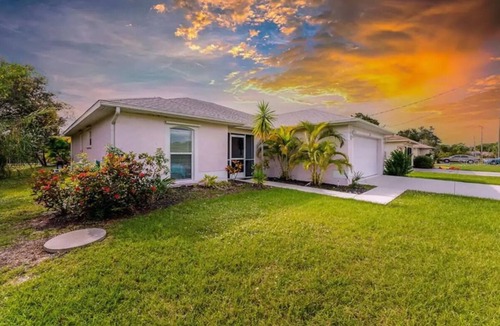 Rotonda Lakes House | CHARMING FLORIDA GETAWAY 3BDR HOME WITH A POOL