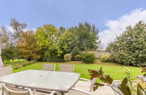 Le Mesnil-Rogues Cottage | Charming forest-side lodge with terrace and large garden
