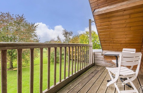 Le Mesnil-Rogues Cottage | Charming forest-side lodge with terrace and large garden