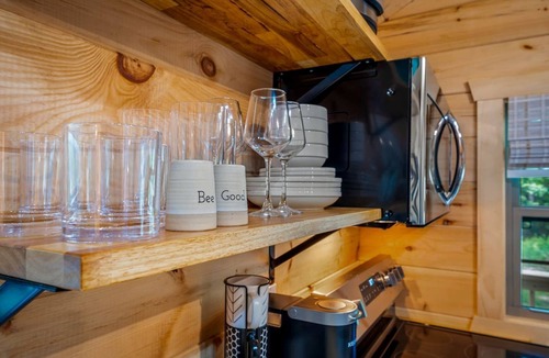 Mentone Cabin | Charming Forest Cabin with Hot Tub & Covered Porch in Mentone, Alabama