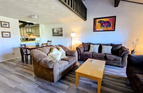 Big Bear Lake House | Charming Forest Retreat – Steps from Snow Summit Slopes