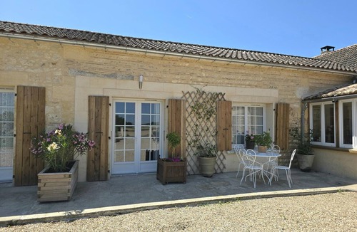 Lamonzie-Saint-Martin Cottage | Charming Cottage in Purple Périgord with Wifi and Private Terrace