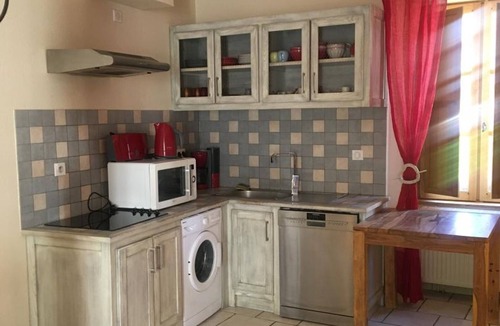 Cadouin Apartment | Charming House in Cadouin: 3 Suites, Patio, BBQ, Close to Dordogne Attractions