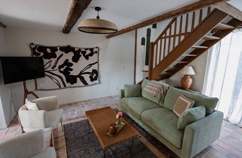 Le Puy-Sainte-Reparade House | Charming country house with pool access in Provence