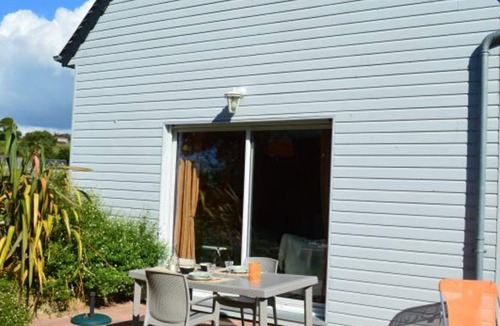 Les Moitiers-d'Allonne Cottage | Charming wood house 3 pers near Carteret, pets allowed