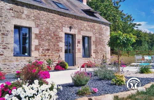 Saint-Calais-du-Desert Cottage | Charming Countryside Getaway-3BR, Fireplace, Fibre WiFi, Near River & Trails
