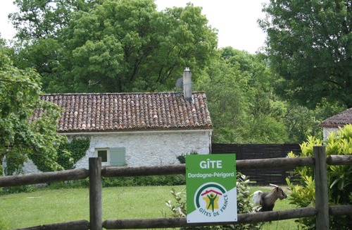 Saint-Capraise-d'Eymet Apartment | Charming Cottage with Pool in 7ha Property, Near Vineyards & Medieval Sites
