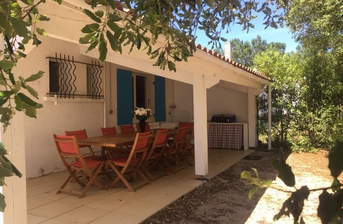 Domino House | Charming house, very quiet, with garden, directly by the sea.