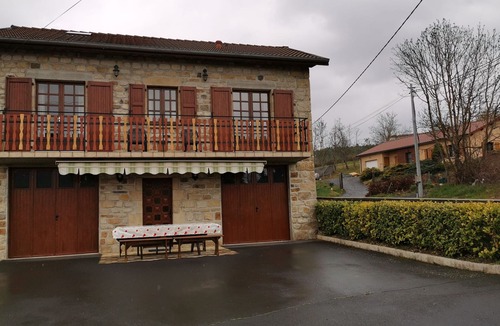 Saint-Pierre-Eynac Cottage | Charming Cottage near Puy-en-Velay: 3BR, Scenic Views, Ideal for Families & Professionals