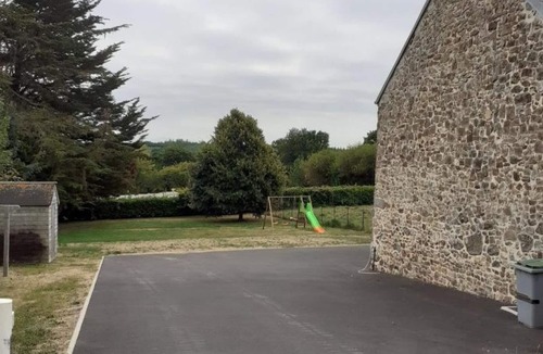 Saint-Jacques-de-Nehou Cottage | Charming parsonage with garden and WIFI in Saint-Jacques-de-Néhou